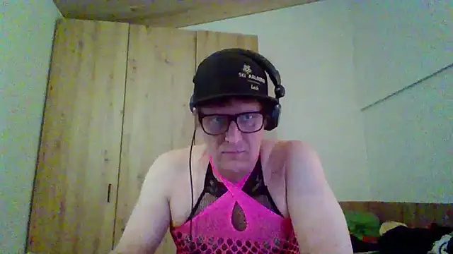 Snapshot of Bigthroaterboy chatting on 13, 9, 2025 Bigthroaterboy online show from 13, 9, 2025
