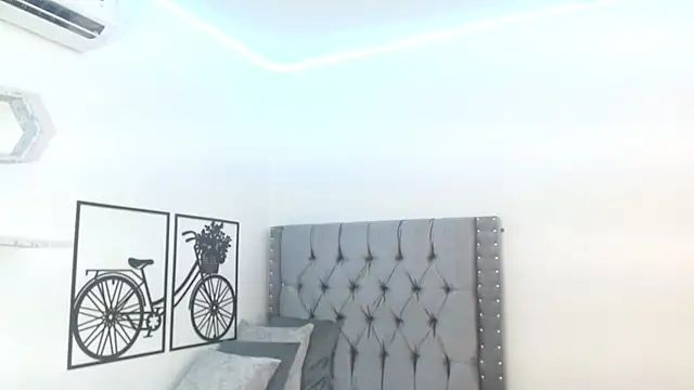 YUSELFI ROSS  online show from 5, 2, 2025