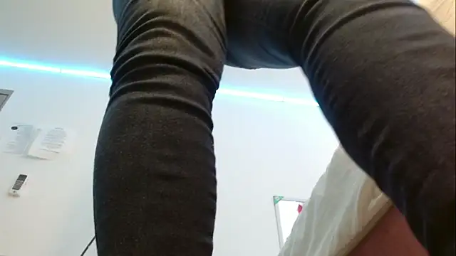 YUSELFI ROSS  online show from 19, 3, 2025