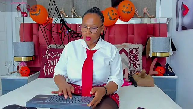 ShantalDior online show from 31, 10, 2025