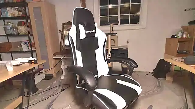 MagnusCockus online show from 1, 3, 2025