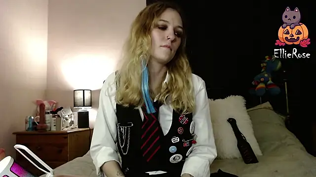 Snapshot of EllieeRose chatting on 11, 10, 2025 EllieeRose online show from 11, 10, 2025