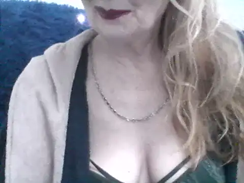 CarlyTreat online show from 22, 1, 2025