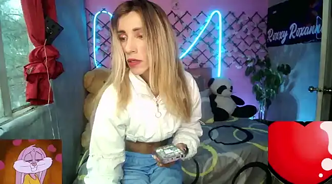 Snapshot of roxy_roxxan chatting on 24, 1, 2025 roxy roxxan online show from 24, 1, 2025