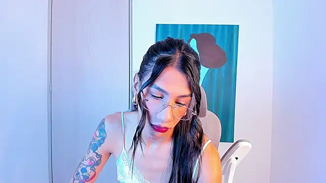 sofiaa grey  online show from 5, 4, 2026