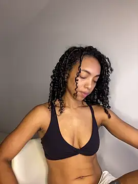 Snapshot of nicoleebony1 chatting on 15, 5, 2026 nicoleebony1 online show from 15, 5, 2026