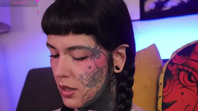 SylveonFox online show from 25, 11, 2025