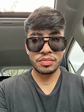 Snapshot of tom_thick chatting on 4, 11, 2025 tom thick online show from 4, 11, 2025