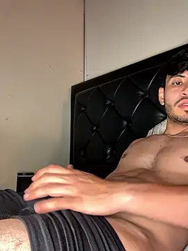 Snapshot of tom_thick chatting on 17, 1, 2026 tom thick online show from 17, 1, 2026