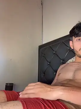 Snapshot of tom_thick chatting on 7, 2, 2026 tom thick online show from 7, 2, 2026