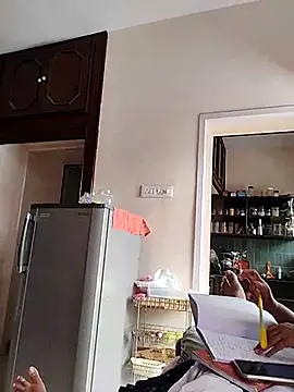 AUNTY1984 online show from 9, 10, 2025