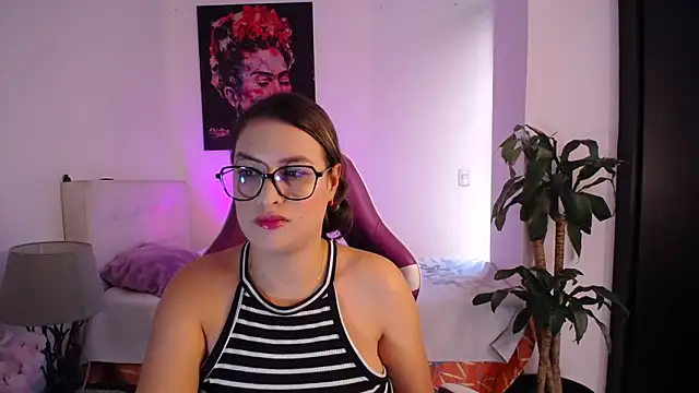 esmeraldaa230 online show from 18, 2, 2026