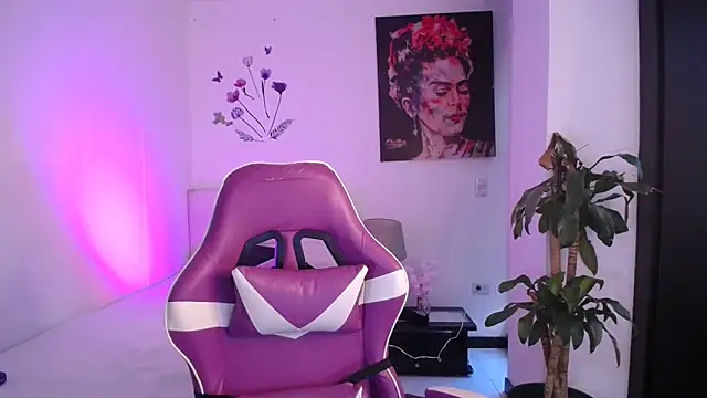 esmeraldaa230 online show from 2, 4, 2026