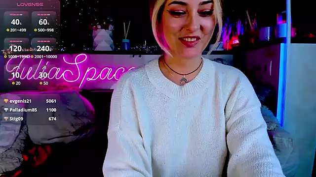 Snapshot of _JuliaSpace_ chatting on 14, 2, 2025 JuliaSpace online show from 14, 2, 2025