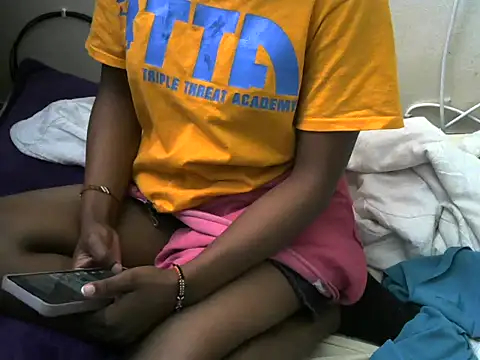 Ma-yolo001 online show from 21, 11, 2025