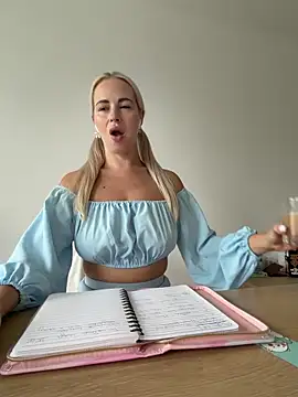 streetdoll online show from 9, 10, 2025