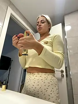 streetdoll online show from 15, 11, 2025