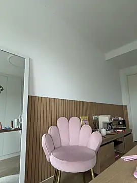 streetdoll online show from 19, 4, 2026