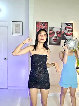 Snapshot of royalgirls_x chatting on 20, 4, 2026 royalgirls x online show from 20, 4, 2026
