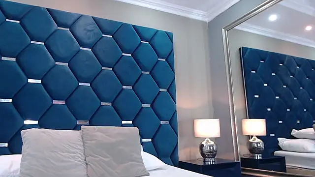 ThaniaJones online show from 1, 3, 2026