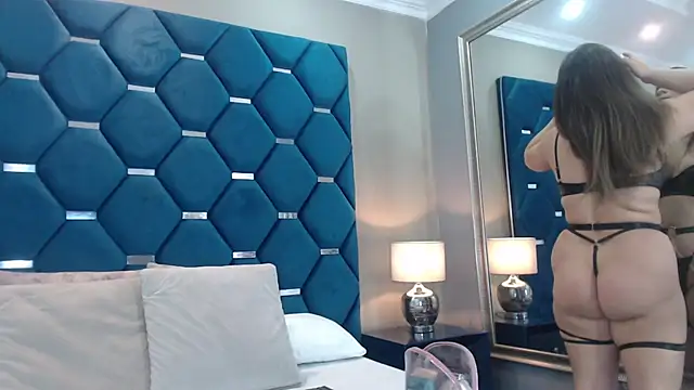 ThaniaJones online show from 1, 4, 2026