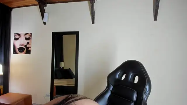 Snapshot of EmiliWilliams chatting on 8, 10, 2025 EmiliWilliams online show from 8, 10, 2025