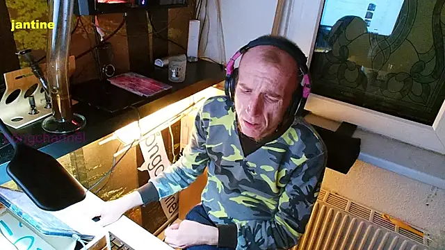 Snapshot of BongChannel chatting on 9, 1, 2025 BongChannel online show from 9, 1, 2025