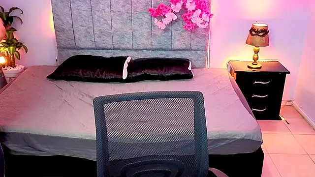 Lana stone  online show from 11, 10, 2025