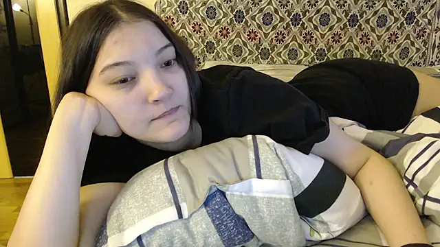 AlisaDevis online show from 5, 1, 2025