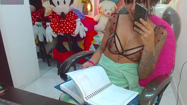 Snapshot of lorenapinto chatting on 12, 3, 2025 lorenapinto online show from 12, 3, 2025
