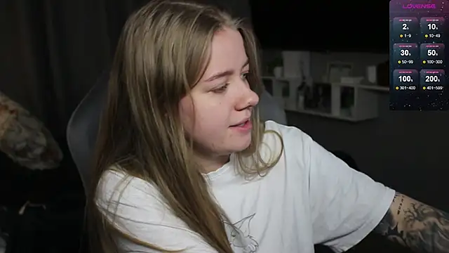 Snapshot of candy_maggie chatting on 13, 1, 2025 candy maggie online show from 13, 1, 2025