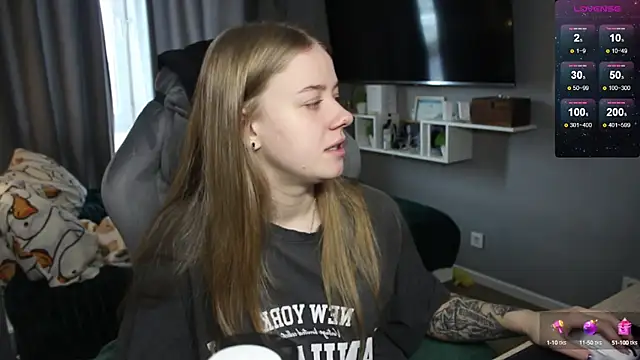 Snapshot of candy_maggie chatting on 17, 1, 2025 candy maggie online show from 17, 1, 2025