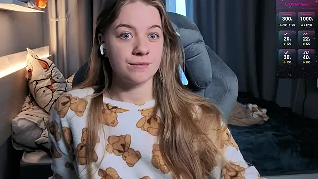 Snapshot of candy_maggie chatting on 3, 2, 2025 candy maggie online show from 3, 2, 2025