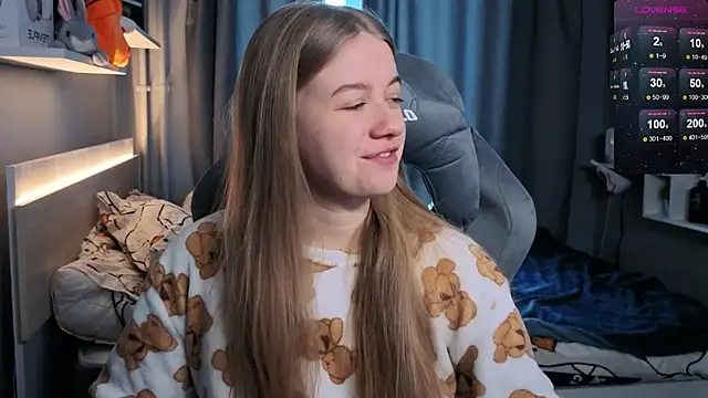 Snapshot of candy_maggie chatting on 4, 2, 2025 candy maggie online show from 4, 2, 2025