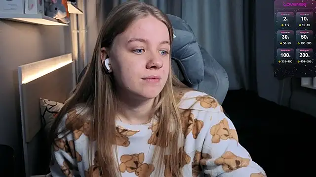 Snapshot of candy_maggie chatting on 11, 3, 2025 candy maggie online show from 11, 3, 2025