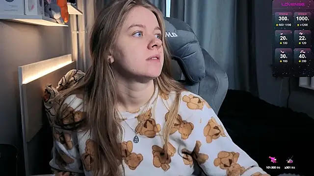 Snapshot of candy_maggie chatting on 12, 3, 2025 candy maggie online show from 12, 3, 2025