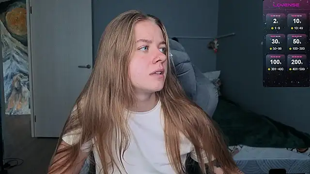 Snapshot of candy_maggie chatting on 9, 9, 2025 candy maggie online show from 9, 9, 2025