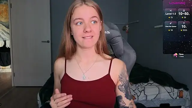 Snapshot of candy_maggie chatting on 10, 9, 2025 candy maggie online show from 10, 9, 2025