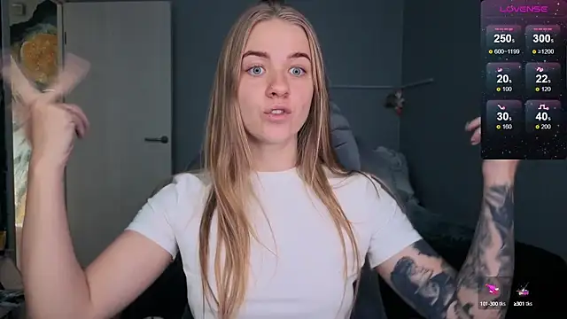 Snapshot of candy_maggie chatting on 15, 9, 2025 candy maggie online show from 15, 9, 2025