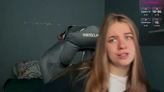 Snapshot of candy_maggie chatting on 29, 9, 2025 candy maggie online show from 29, 9, 2025