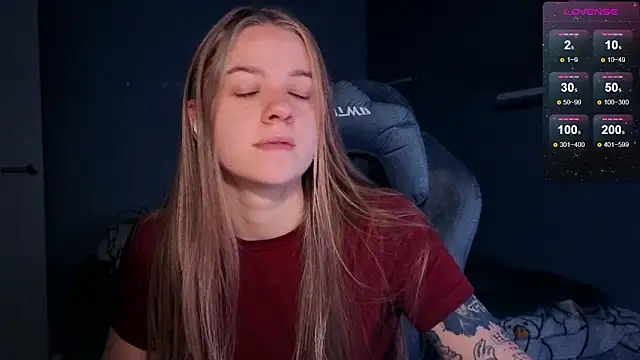 Snapshot of candy_maggie chatting on 4, 10, 2025 candy maggie online show from 4, 10, 2025