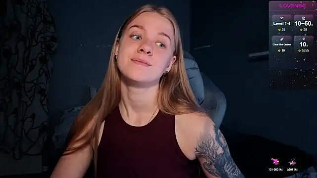 Snapshot of candy_maggie chatting on 10, 10, 2025 candy maggie online show from 10, 10, 2025