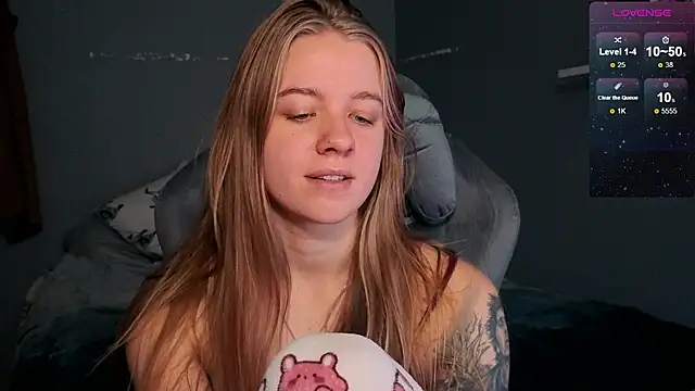 Snapshot of candy_maggie chatting on 16, 10, 2025 candy maggie online show from 16, 10, 2025