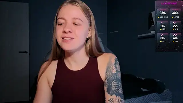 Snapshot of candy_maggie chatting on 20, 10, 2025 candy maggie online show from 20, 10, 2025