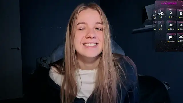 Snapshot of candy_maggie chatting on 30, 10, 2025 candy maggie online show from 30, 10, 2025