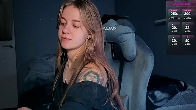 Snapshot of candy_maggie chatting on 4, 11, 2025 candy maggie online show from 4, 11, 2025