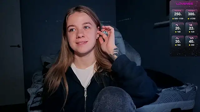 Snapshot of candy_maggie chatting on 6, 11, 2025 candy maggie online show from 6, 11, 2025