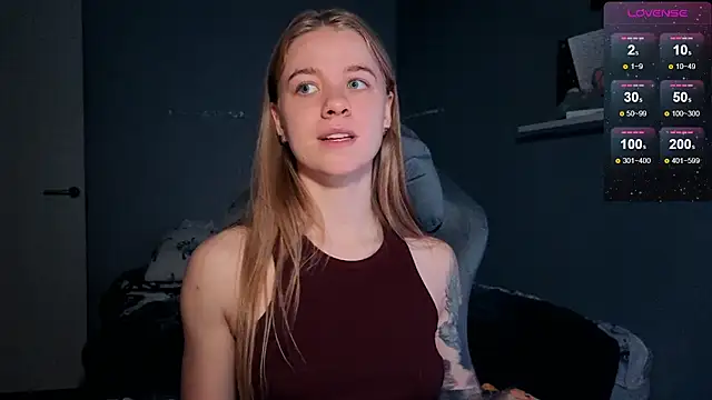 Snapshot of candy_maggie chatting on 10, 11, 2025 candy maggie online show from 10, 11, 2025