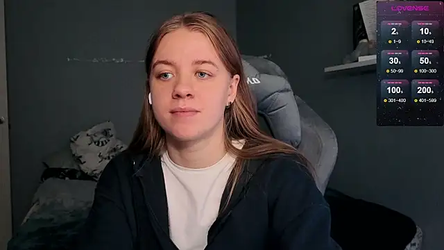 Snapshot of candy_maggie chatting on 14, 11, 2025 candy maggie online show from 14, 11, 2025