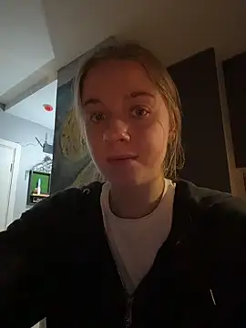 Snapshot of candy_maggie chatting on 15, 11, 2025 candy maggie online show from 15, 11, 2025